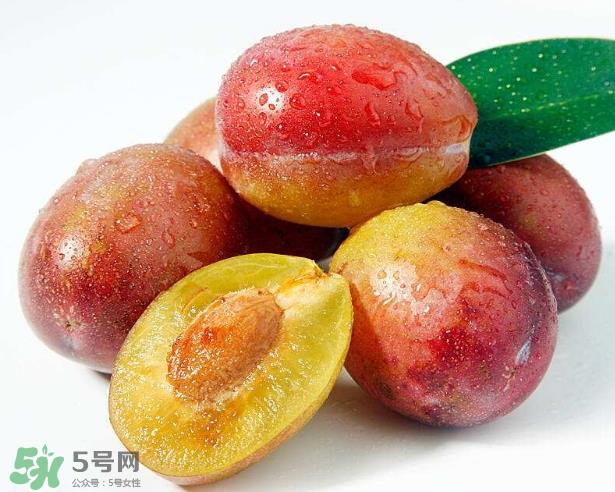 西梅可以和葡萄一起吃吗？西梅的食用功效有哪些？