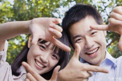 ​为什么说恋爱中女生是白痴 恋爱中女生是白痴吗