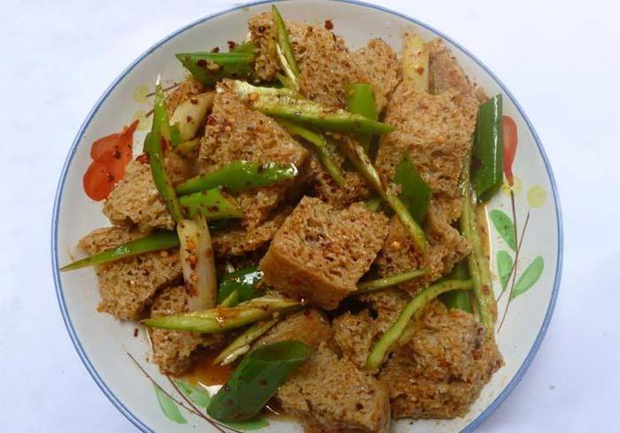 家常自制凉拌面筋，做法简单快手容易学，夏天没胃口必备美食！