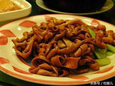 活叫驴堪称美食界的扛把子，看到这残忍的场景我真不敢吃！