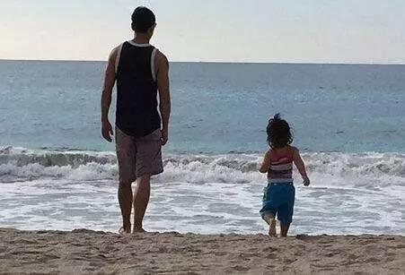 从自私少年到护女慈父, 什么原因让吴彦祖如此顾家?