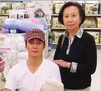 从自私少年到护女慈父, 什么原因让吴彦祖如此顾家?