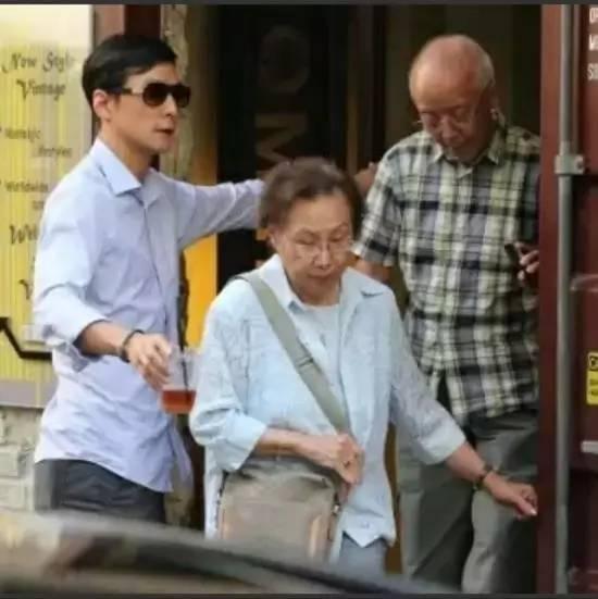 从自私少年到护女慈父, 什么原因让吴彦祖如此顾家?