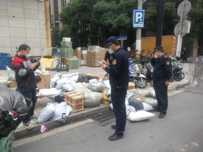 ​“双十一”快递迎高峰，TA们加强辖区内快递点的巡查和整治力度