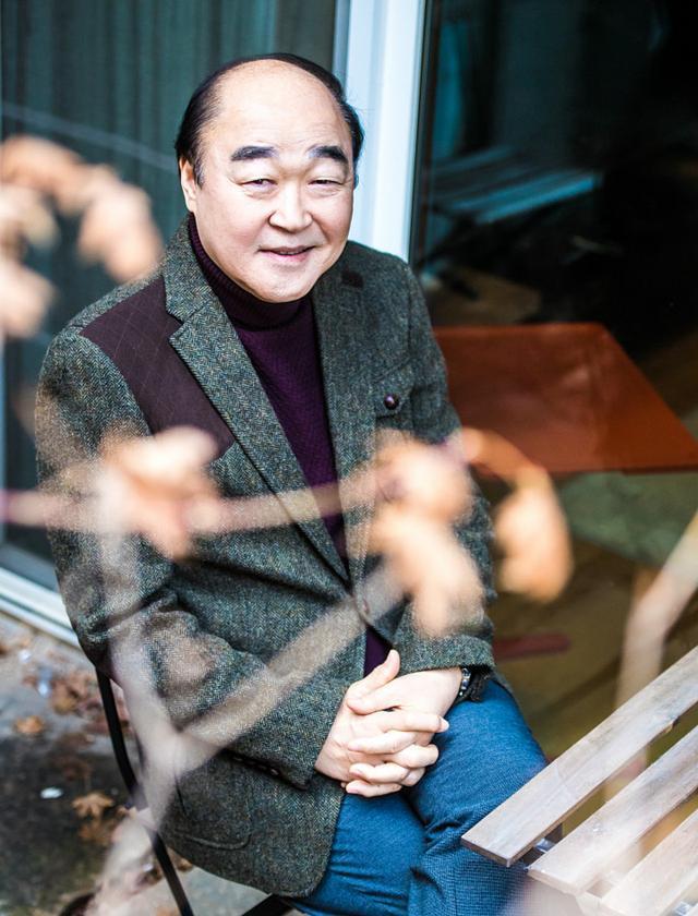 《熔炉》变态校长扮演者张光“秃然出镜” 慈眉善目神似莫言