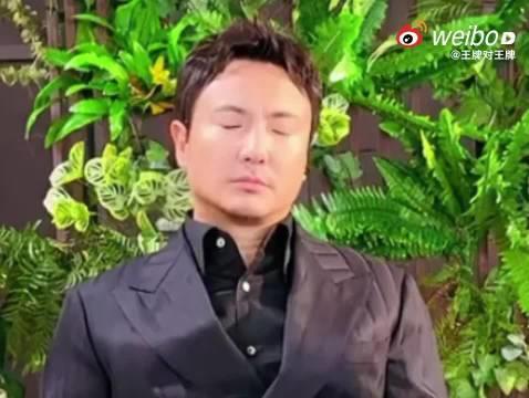 《王牌对王牌》官微释出华晨宇关晓彤跳queencard场面……