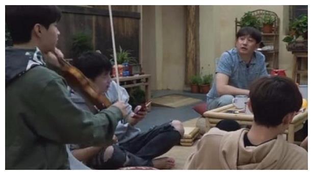 刘宪华再次被网友批情商低，黄磊脸上都绷不住，说刘宪华没感情