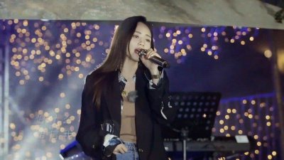 ​刘惜君《我很快乐》现场版 直白而不失新意的歌词，优美的旋律……
