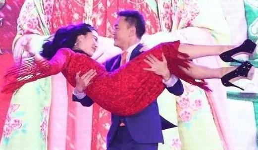 范冰冰大方回应自己的初恋：只有他分手后不掀我裙底