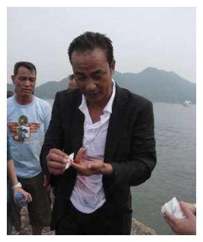 任达华真实身份公开，是香港最不好惹的人，龙五搞不定的他能搞定