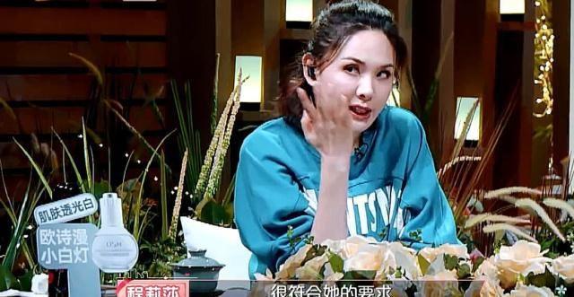 任容萱选择继续跟施宇约会，任爸却不理解，张绍刚看出任容萱用意