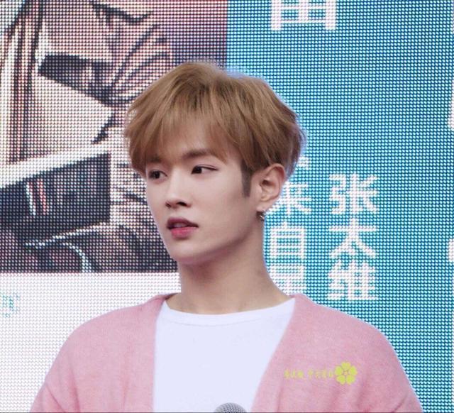 李汶翰被曝有女友？两人用过情侣微博昵称，还带她去了乐华年会