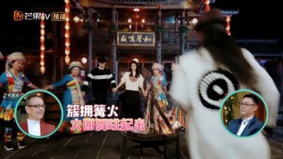​任容萱施宇大方牵手搭肩，路人又神助攻张轩睿Selina捕鱼闹笑话