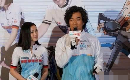 任贤齐暴瘦34斤现身，脸部松弛难掩憔悴，惹网友心疼也是够拼了!