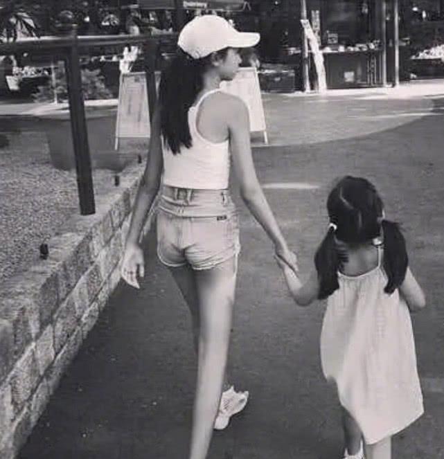 任达华女儿才14岁，身高已有180，网友：下一个国际超模！