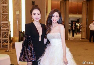 ​佟丽娅董璇互发美照 亲密合影同框比美好养眼