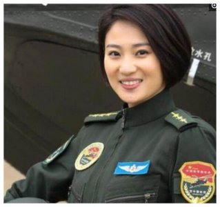 ​31岁侯梦莎与鸵鸟老公秀恩爱，网友：何晨光要哭了