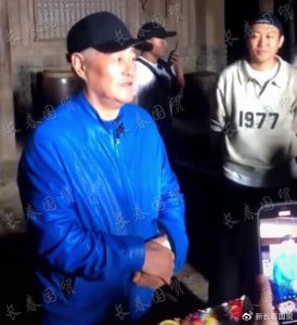 ​64岁赵本山近照曝光，衣着时尚满面红光状态好
