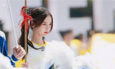 ​Angelababy跑男上绑爱心双马尾,甜美得像高中生,网友：是32岁吗