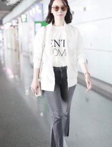 ​明星达人的机场街拍：蔡徐坤酷帅十足，李斯丹妮星范十足