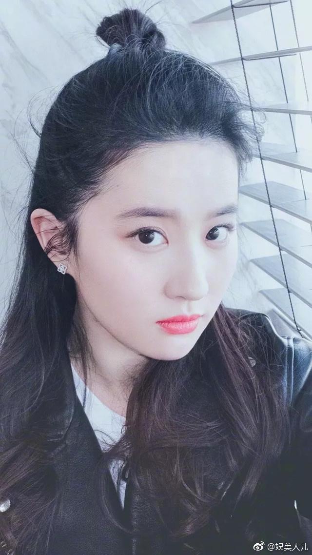 刘亦菲《二代妖精》发型盘点，丸子头狐狸卷每一套都美呆了！