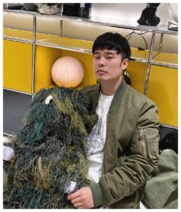 ​陈赫女儿安安正脸照被曝光，带上老师特有的黑框眼镜后，美到犯规