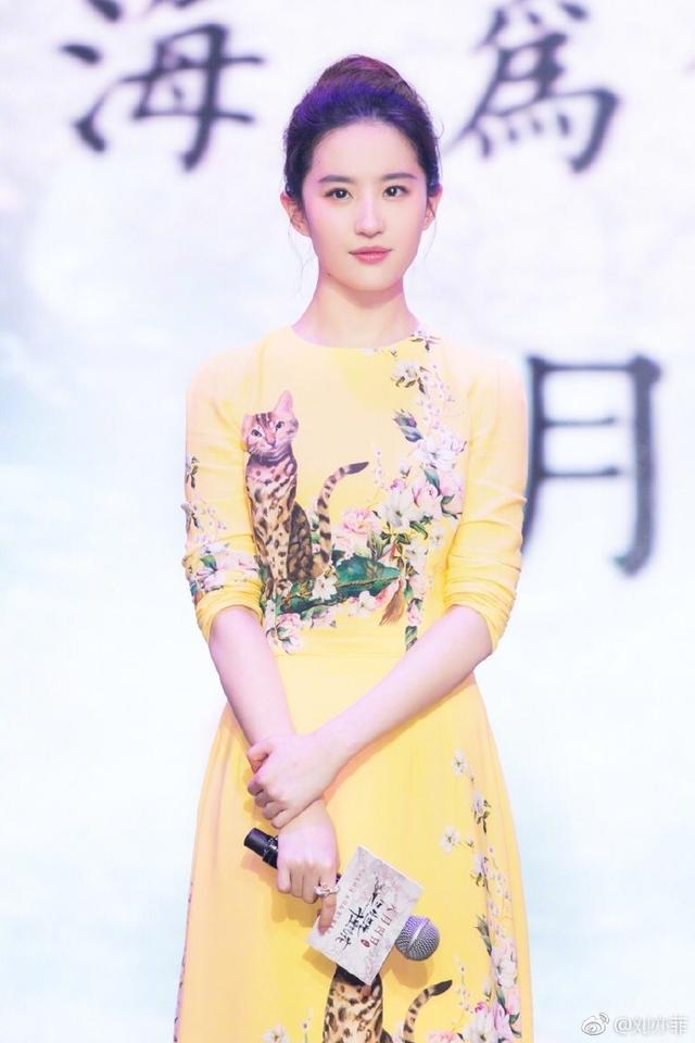 刘亦菲与杨洋的合影，只有舔屏的份了！