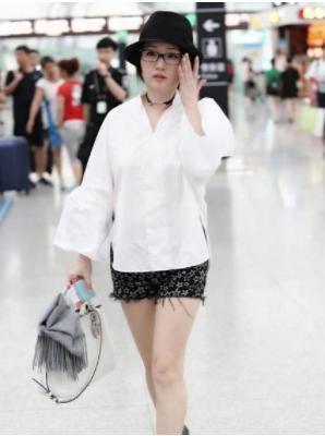 47岁杨钰莹为何不嫁出去？