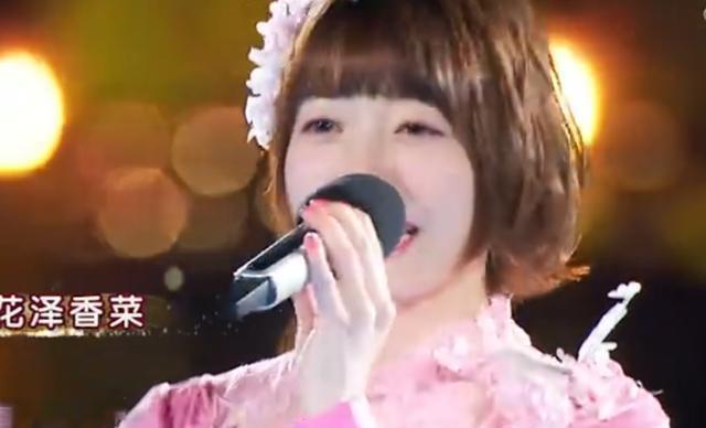 萌音惊人！花泽香菜跨年晚会歌声萌翻全场，人气登顶，实至名归