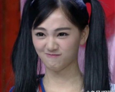 ​“武大校花”黄灿灿太会穿，把老爹鞋“切掉一半”，穿出仙女范！