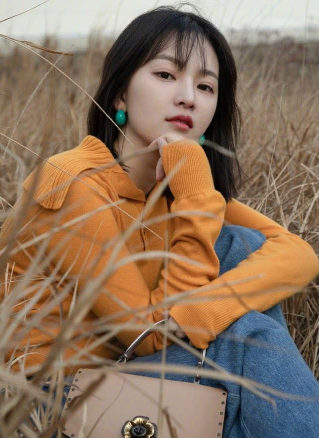 “武大校花”黄灿灿太会穿，把老爹鞋“切掉一半”，穿出仙女范！