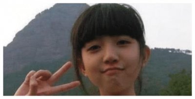 ​还记得14岁“剪刀手女孩”那张富豪的照片吗？现在怎么了？