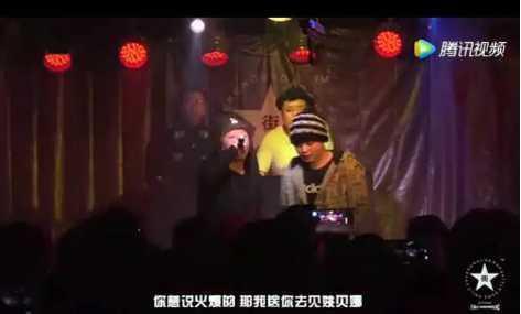 贾乃亮食言，与李小璐冷战！PGone大尺度照片流出，网友：没良心