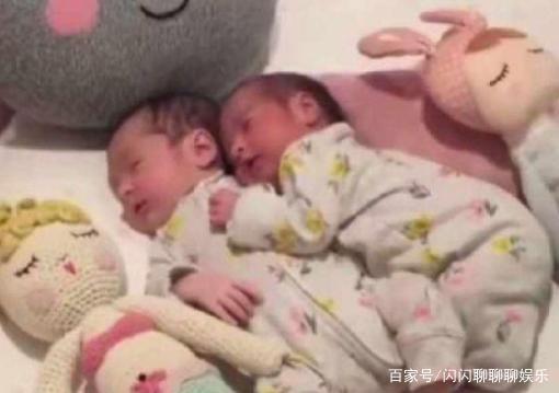 谢娜晒双胞胎女儿平常，网友：完全就是一个像妈妈，一个像爸爸