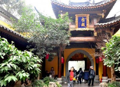 ​重庆最“不缺香火”的寺庙，距洪崖洞仅500米，还是重点佛教寺庙