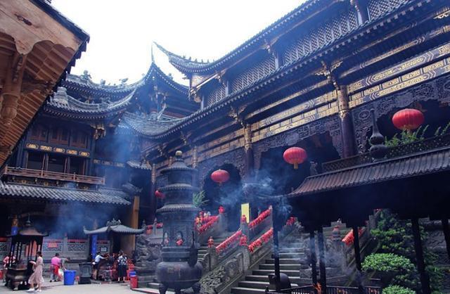 重庆最“不缺香火”的寺庙，距洪崖洞仅500米，还是重点佛教寺庙