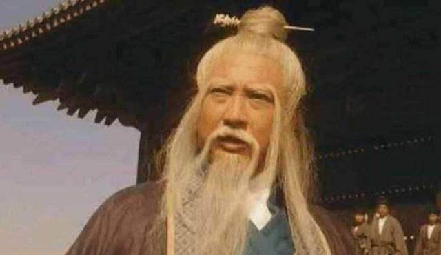 除了觉远张三丰还有一个师父，武功比觉远高，名气比觉远大