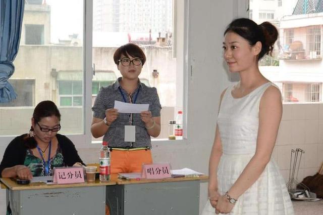 面试官：“毋”字减1笔是什么字？大学生写纸上，HR：我咋没想到