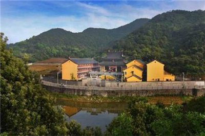 ​老话说，背有“靠山”就是好？是什么山，有道理吗？