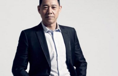 ​她是张丰毅结发妻子，儿子两岁被丈夫抛弃，如今过得怎么样了？