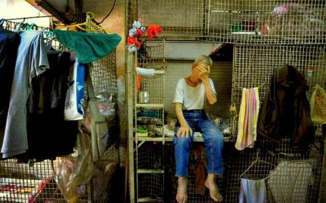 为何有的香港人宁愿住笼屋，也不想来内地发展？看完恍然大悟