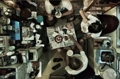 ​为何有的香港人宁愿住笼屋，也不想来内地发展？看完恍然大悟