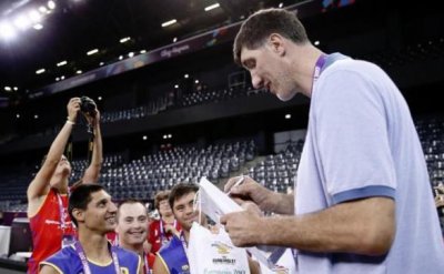 ​盘点NBA史上最高的5位球员，姚明只排第5，第一“令人仰慕”