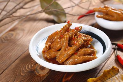 ​还在吃鸡爪？4000斤毒鸡脚被查获，竟用这种东西来浸泡！