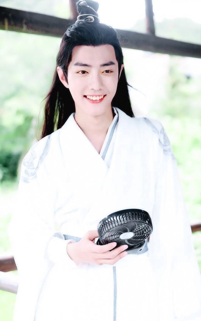 黑粉为了用舆论压倒肖战，故意炮轰何炅来引战