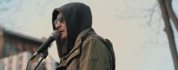 不修边幅地站在什刹海街头唱歌，可以，这果然很朴树！