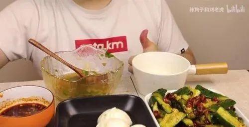 东北“吃播”男子直播前去世......“太实在了，他不懂套路”…