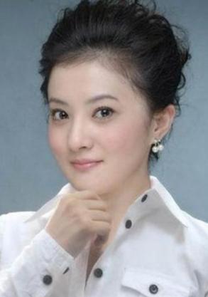 8岁演“小婉君”爆红金铭，弃《还珠格格》北大毕业，39岁仍未婚