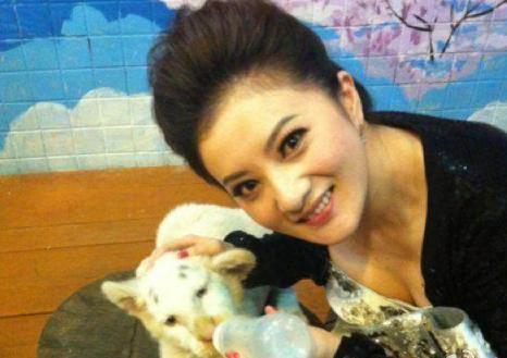 8岁演“小婉君”爆红金铭，弃《还珠格格》北大毕业，39岁仍未婚