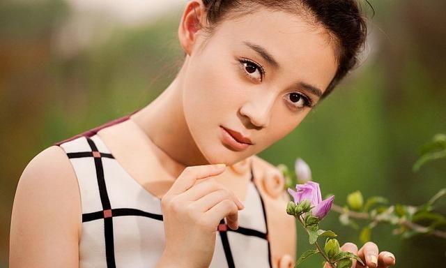 袁姗姗为不当言论道歉，曾被骂滚出娱乐圈的她，现在高兴坏了吧